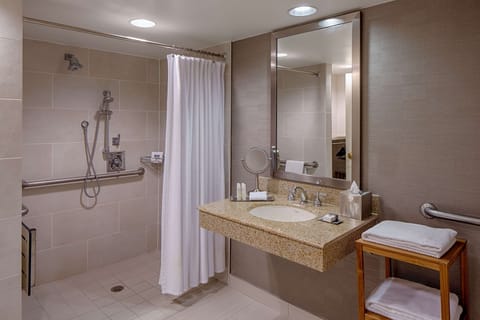 Combined shower/tub, designer toiletries, hair dryer, towels