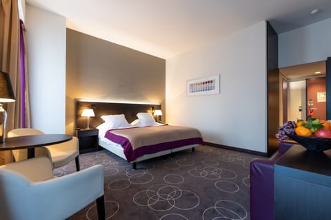 Triple Room | Premium bedding, minibar, in-room safe, desk