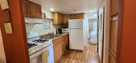 Fig Cabin, 1 Bedroom | Living area | Flat-screen TV