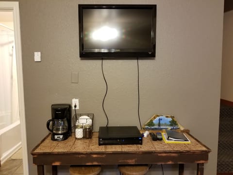 Olive Cabin, 2 Stories, Full Kitchen | Room amenity