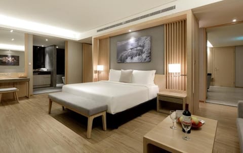 Executive Room | Premium bedding, down comforters, minibar, in-room safe