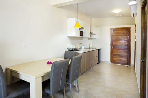 Apartment (Triple) | In-room dining