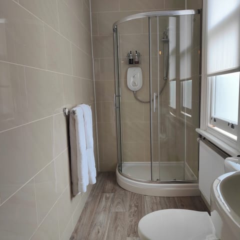 Classic Double Room, 1 Double Bed | Bathroom | Shower, free toiletries, hair dryer, towels