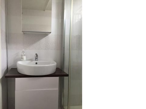 Comfort Double Room, Ensuite | Bathroom sink