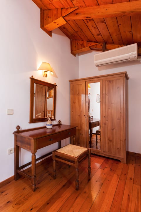 Traditional Duplex, Sea View | In-room safe, cribs/infant beds, free WiFi, bed sheets