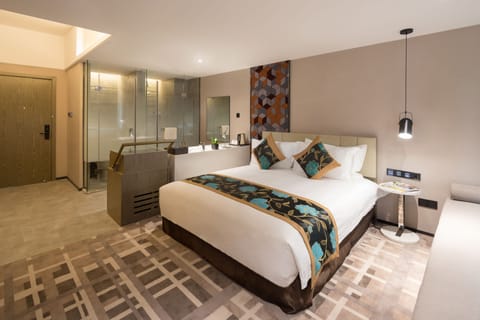 Superior King Room | Premium bedding, down comforters, minibar, desk