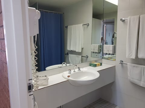 Superior Family | Bathroom | Shower, free toiletries, hair dryer, towels