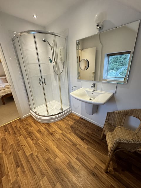 Superior Double Room, Ensuite, Courtyard View (Double Ensuite) | Bathroom | Shower, eco-friendly toiletries, hair dryer, towels