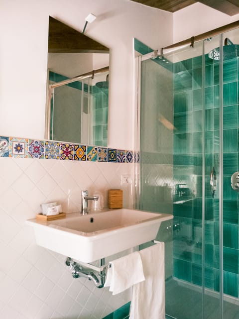 Superior Double or Twin Room | Bathroom | Free toiletries, hair dryer, bidet, towels