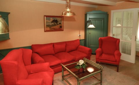 Apartment | Individually decorated, individually furnished, desk, laptop workspace