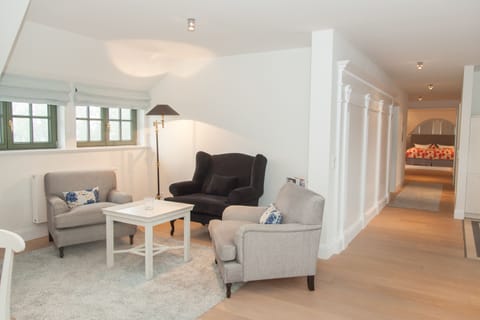 Apartment | Individually decorated, individually furnished, desk, laptop workspace