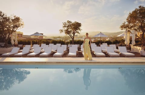 Outdoor pool, cabanas (surcharge), pool umbrellas