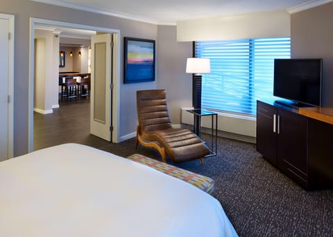 Junior Suite, 1 King Bed | Frette Italian sheets, premium bedding, down comforters, pillowtop beds