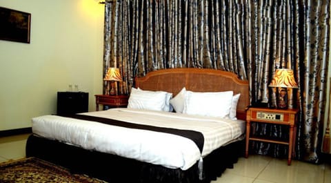 Deluxe Suite, 1 Double Bed | Minibar, free WiFi