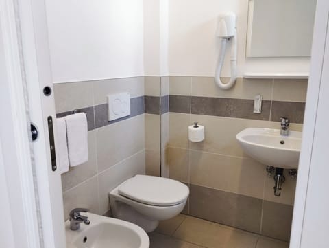 Economy Triple Room, Balcony | Bathroom | Shower, free toiletries, hair dryer, bidet