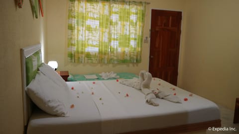 Superior Room | Premium bedding, desk, iron/ironing board, rollaway beds