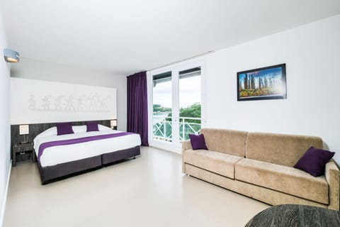 Deluxe Room, 1 Double Bed with Sofa bed, Lagoon View (2 Guests) | In-room safe, individually furnished, desk, blackout drapes