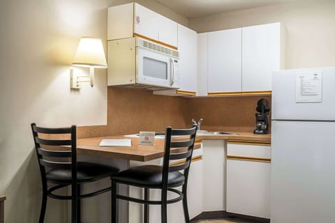 Standard Room, 1 Queen Bed, Non Smoking | Private kitchen | Full-size fridge, microwave, stovetop, coffee/tea maker