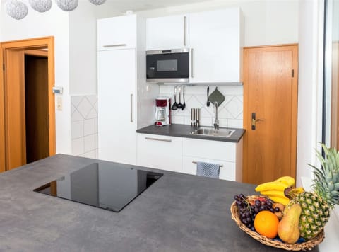 City Apartment, 2 Bedrooms, Non Smoking | Private kitchen | Full-size fridge, microwave, stovetop, dishwasher