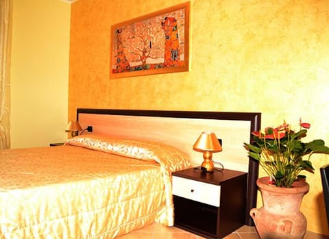 Standard Double Room, Balcony | Premium bedding, desk, cribs/infant beds, free WiFi