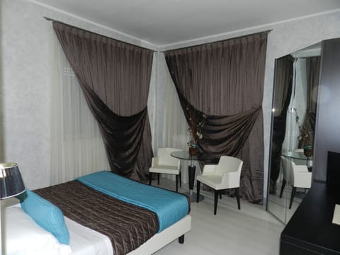 Deluxe Double Room | In-room safe, desk, blackout drapes, soundproofing