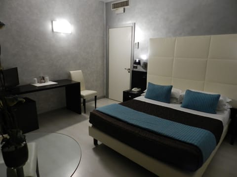 Deluxe Double Room | In-room safe, desk, blackout drapes, soundproofing