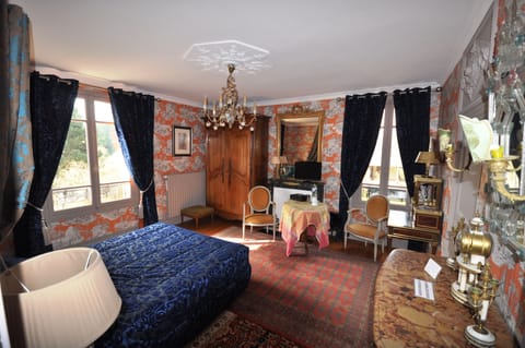 Comfort Double Room | Minibar, individually decorated, individually furnished, desk