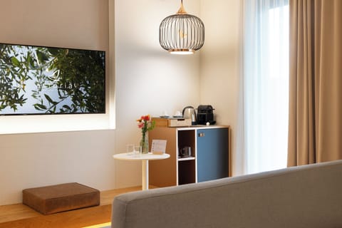 Minibar, in-room safe, soundproofing, free WiFi