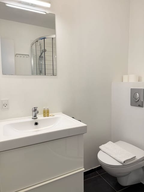 Family Studio | Desk, blackout drapes, free WiFi, bed sheets