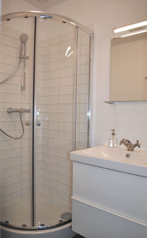 Standard Double Room | Bathroom | Shower, hair dryer, towels, toilet paper