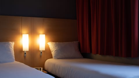 Standard Room, 2 Twin Beds | Premium bedding, desk, blackout drapes, soundproofing