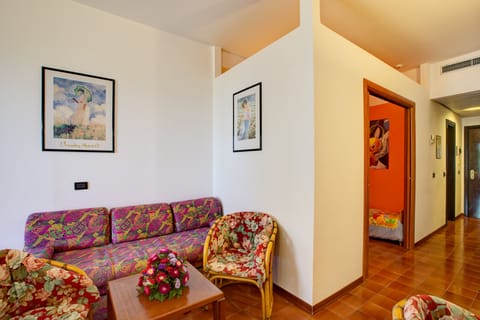 Double Room, Terrace, Sea View (Terrazze) | Minibar, in-room safe, desk, free WiFi