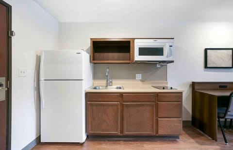 Deluxe Studio, 1 Queen Bed with Sofa bed, Non Smoking, Refrigerator & Microwave | Private kitchen | Full-size fridge, microwave, stovetop, freezer