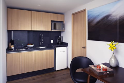 Comfort Studio Suite, 1 King Bed, Terrace, City View | Private kitchenette | Microwave, stovetop, coffee/tea maker, toaster