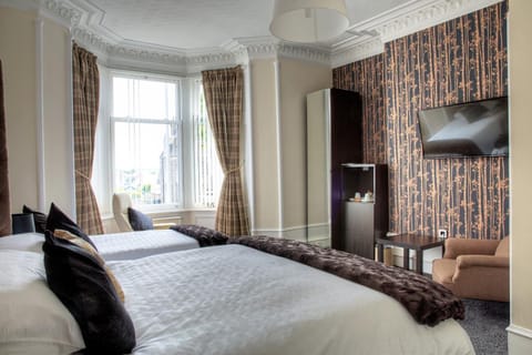 Family Room, Ensuite | Iron/ironing board, free WiFi, bed sheets