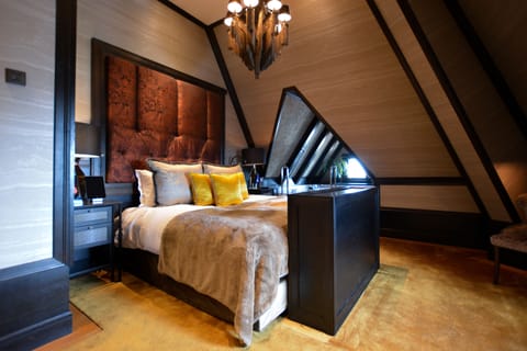 Penthouse Suite | Premium bedding, free minibar items, in-room safe