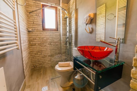 Basic Room (Sivritos) | Bathroom | Shower, free toiletries, hair dryer, towels