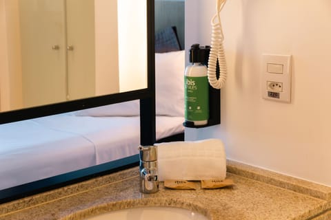 Superior Apartment, 1 Double Bed | Bathroom | Shower, rainfall showerhead, eco-friendly toiletries, hair dryer