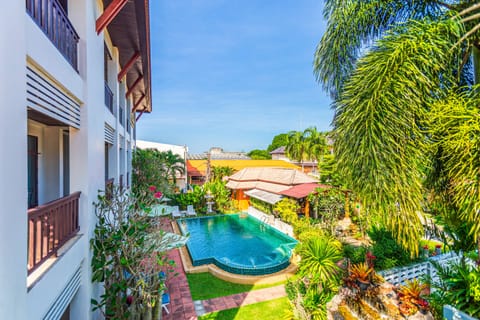 Outdoor pool, sun loungers