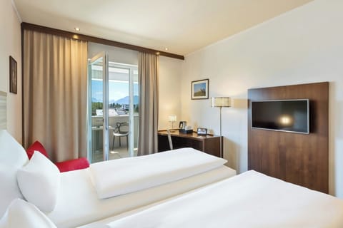 Standard Room, 2 Twin Beds, Balcony, City View (City View) | Minibar, in-room safe, desk, blackout drapes