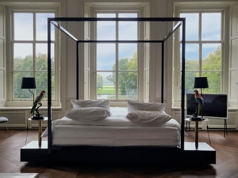 Grand Suite | Frette Italian sheets, premium bedding, down comforters, free minibar