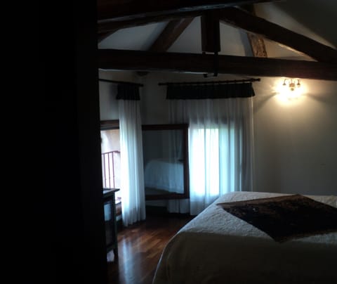 Comfort Room, 1 Queen Bed | Premium bedding, minibar, desk, free WiFi