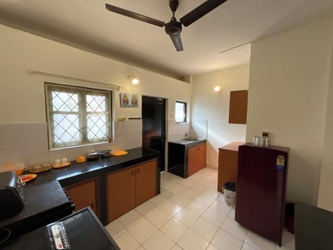 Family Villa, 2 Bedrooms, Pool View | Private kitchenette