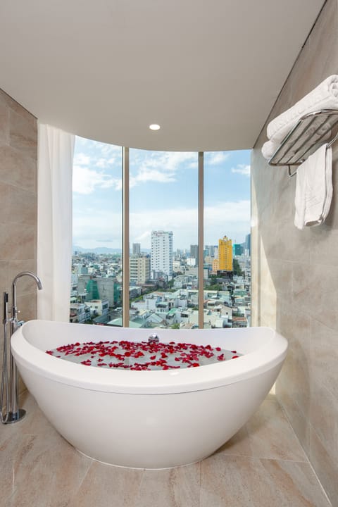 Mitisa Suite (Free Minibar) | Bathroom | Rainfall showerhead, free toiletries, hair dryer, slippers