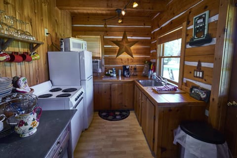 Whisperwood Cabin | Private kitchen