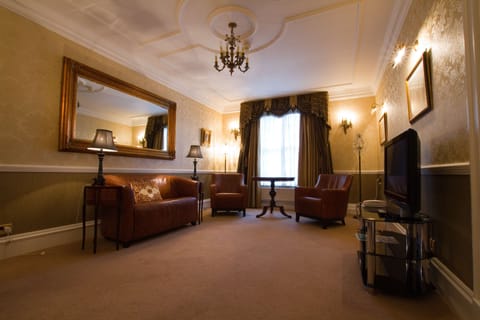 Suite, 1 King Bed, Non Smoking (Walk-in Shower;Four Poster Bed) | Room amenity