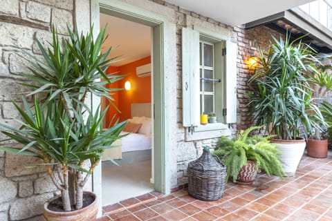 Havuz Kati Jakuzili Oda | Terrace/patio