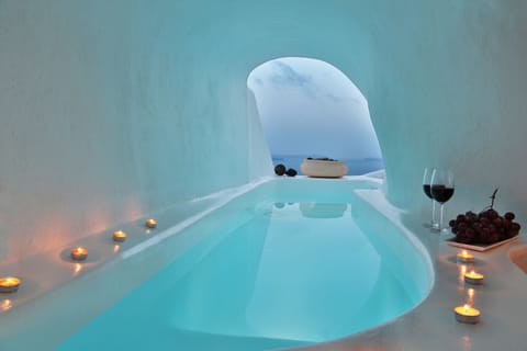 Indoor/outdoor pool