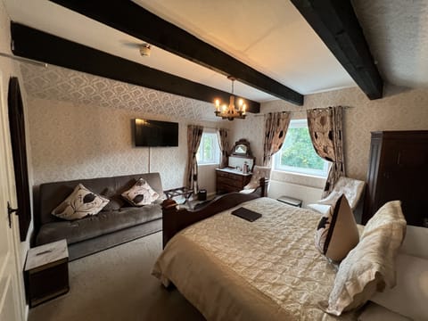 Luxury Double Room, 1 Bedroom, Ensuite, River View | Individually decorated, individually furnished, free WiFi, bed sheets