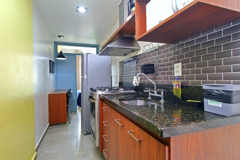 Apartment (C022) | Private kitchen | Fridge, microwave, coffee/tea maker, cookware/dishes/utensils